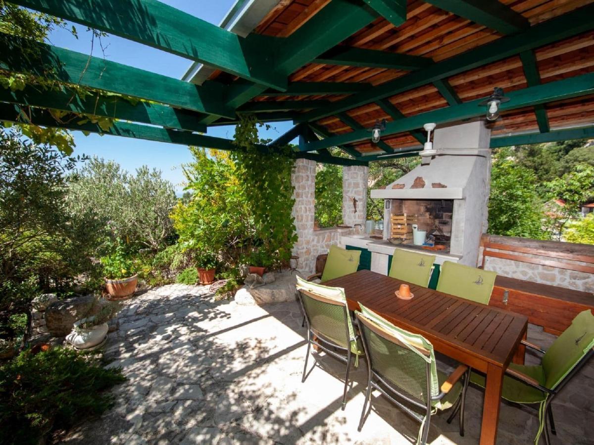 Luxurious Holiday Home In Makarska With Jacuzzi Eksteriør billede