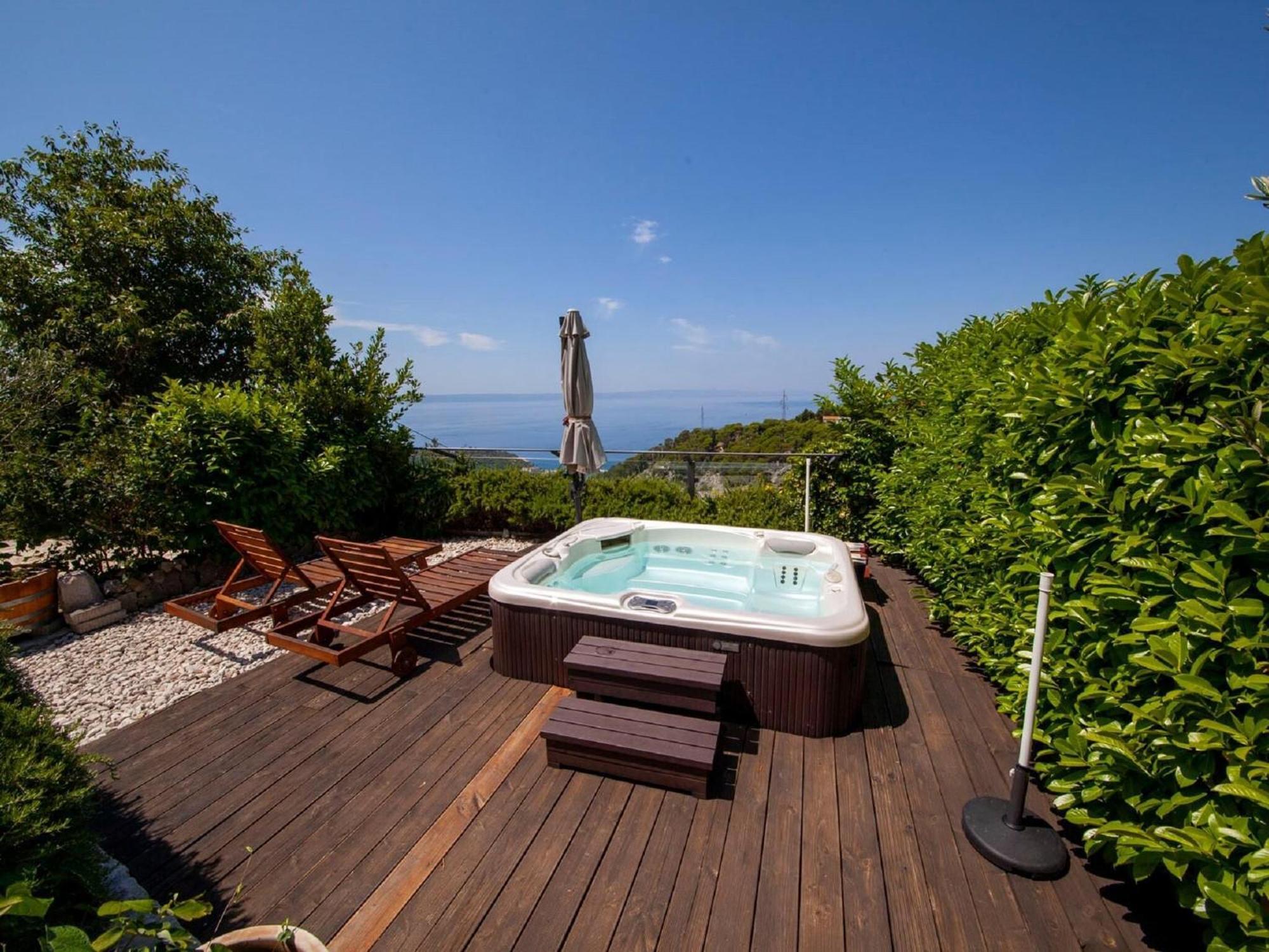 Luxurious Holiday Home In Makarska With Jacuzzi Eksteriør billede