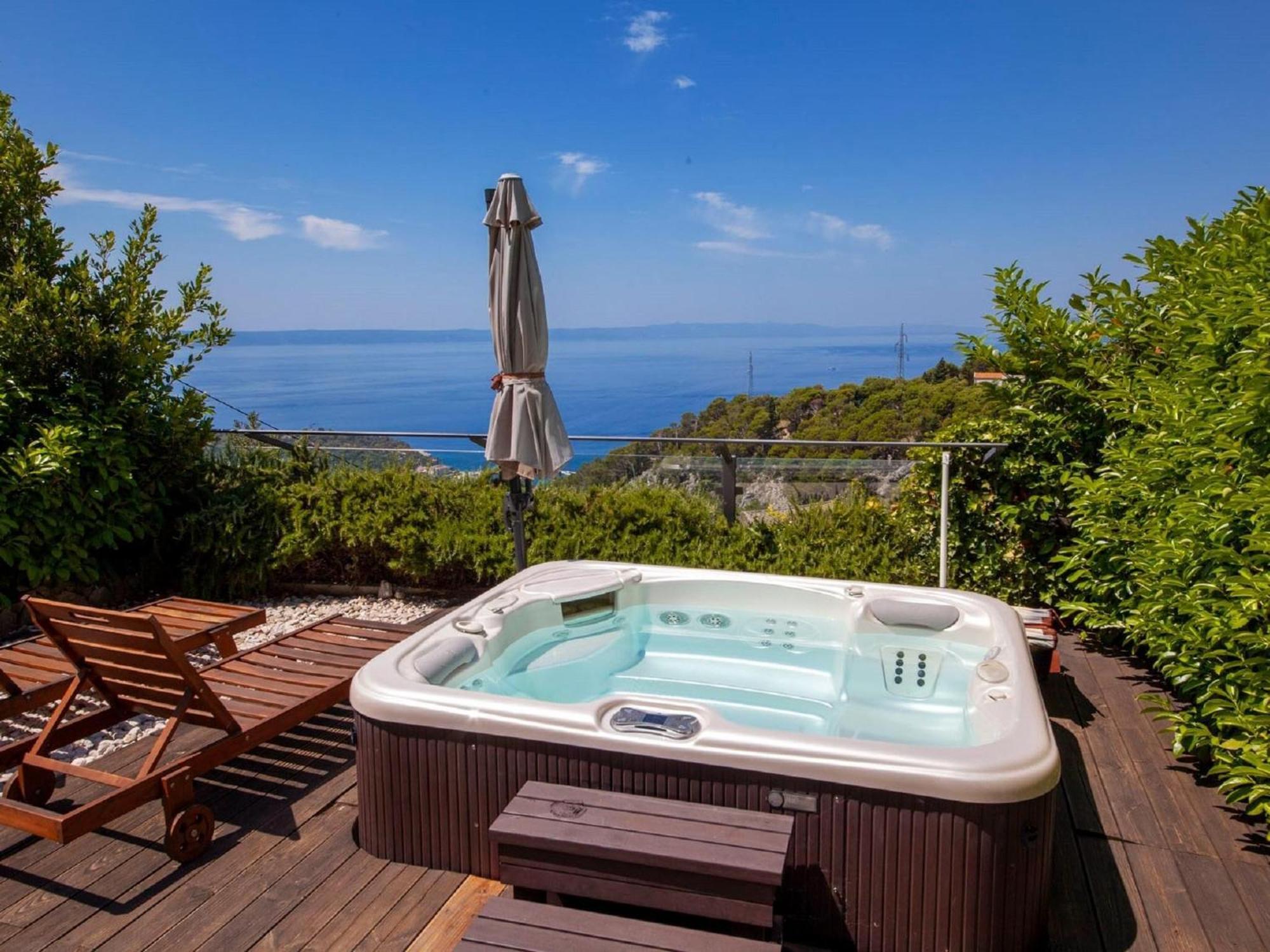 Luxurious Holiday Home In Makarska With Jacuzzi Eksteriør billede