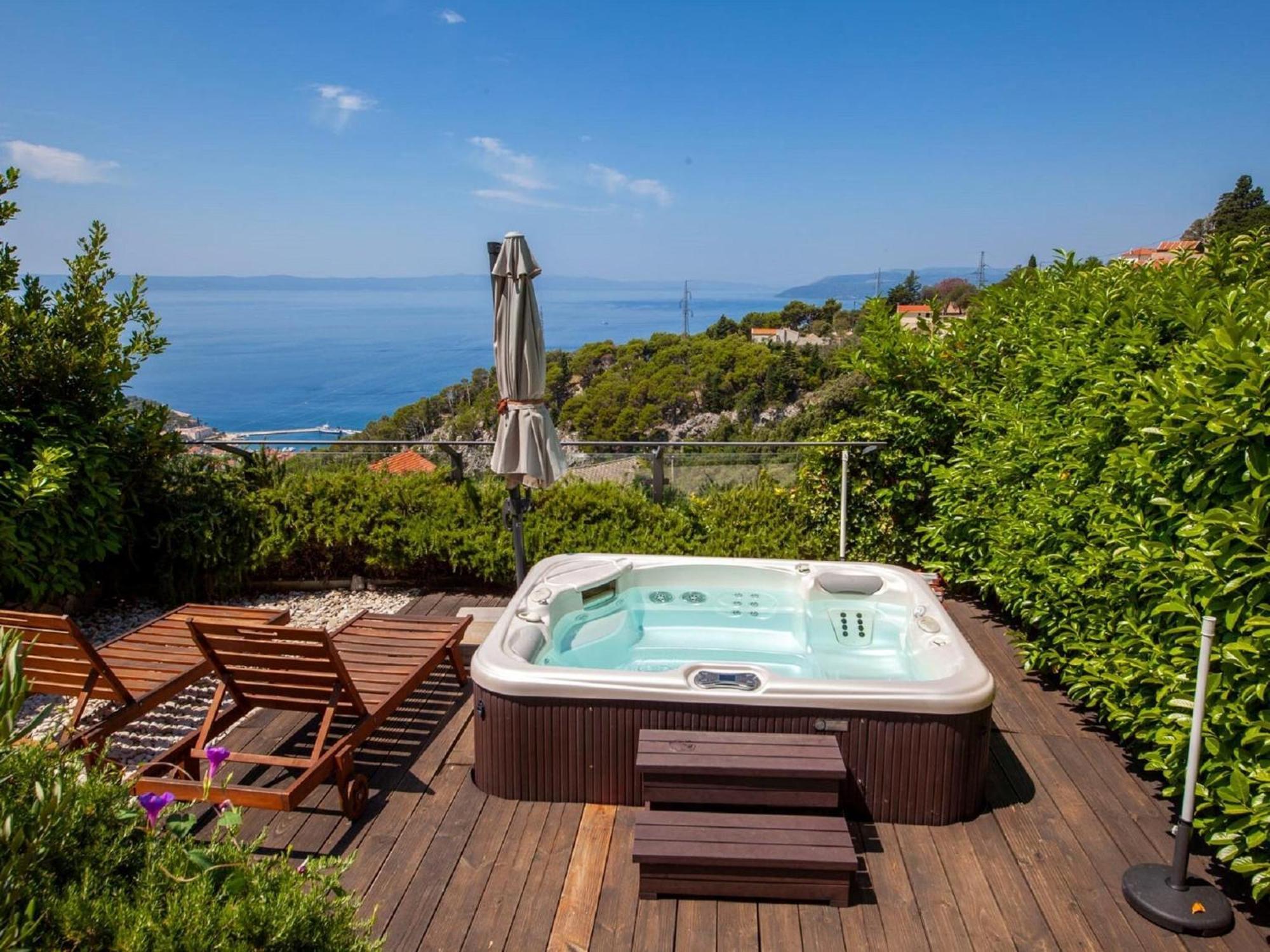 Luxurious Holiday Home In Makarska With Jacuzzi Eksteriør billede