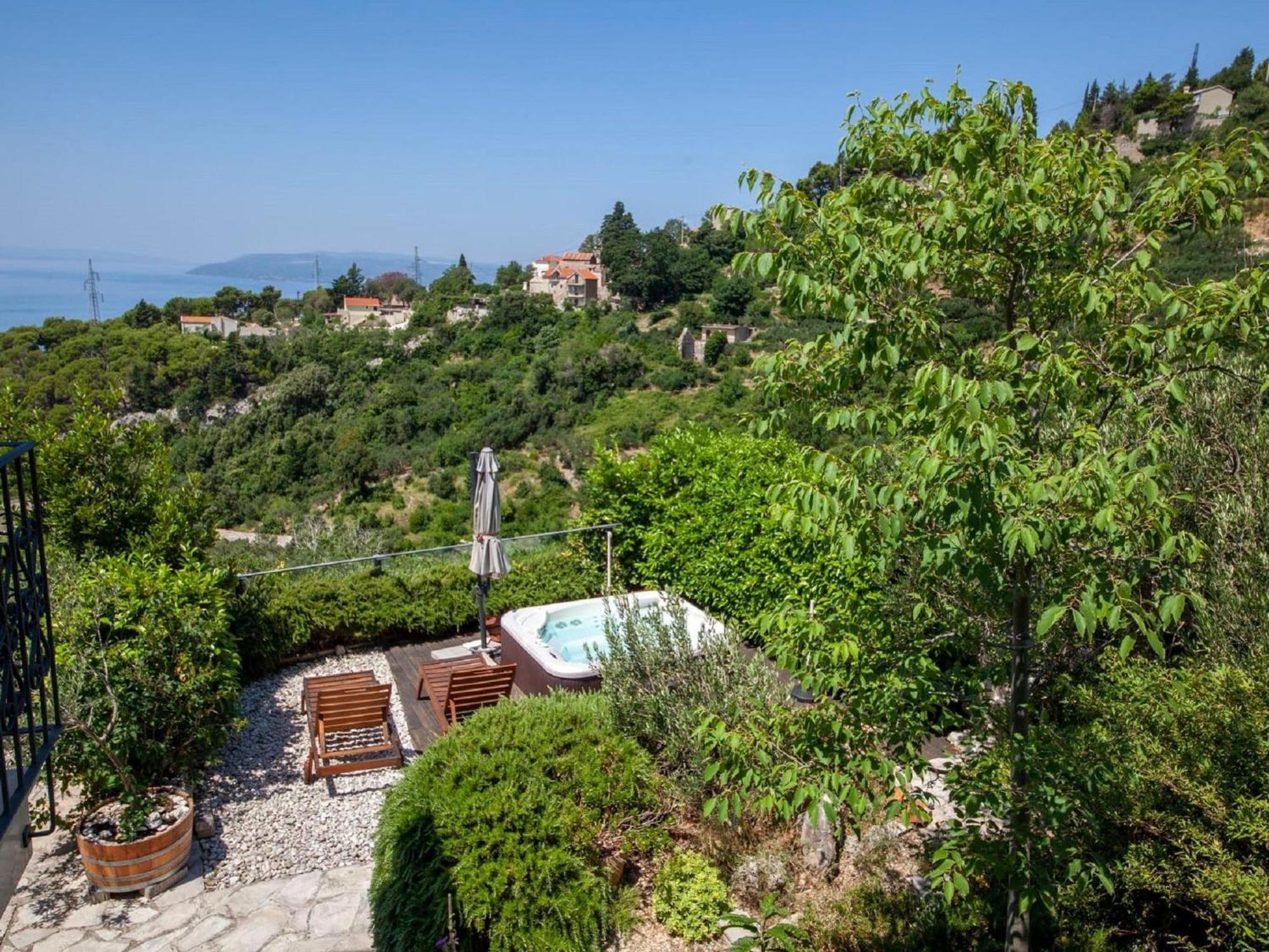 Luxurious Holiday Home In Makarska With Jacuzzi Eksteriør billede