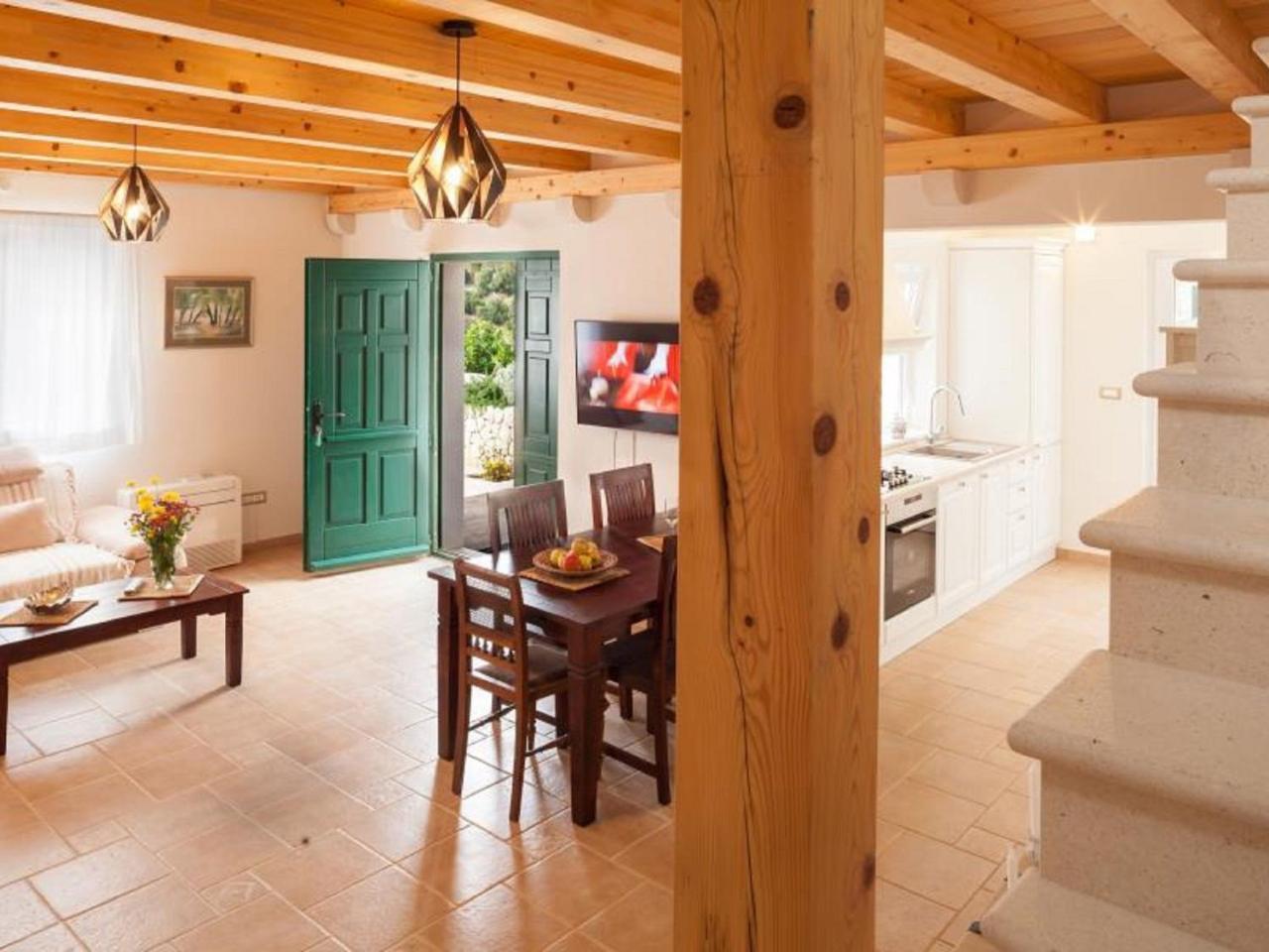 Luxurious Holiday Home In Makarska With Jacuzzi Eksteriør billede