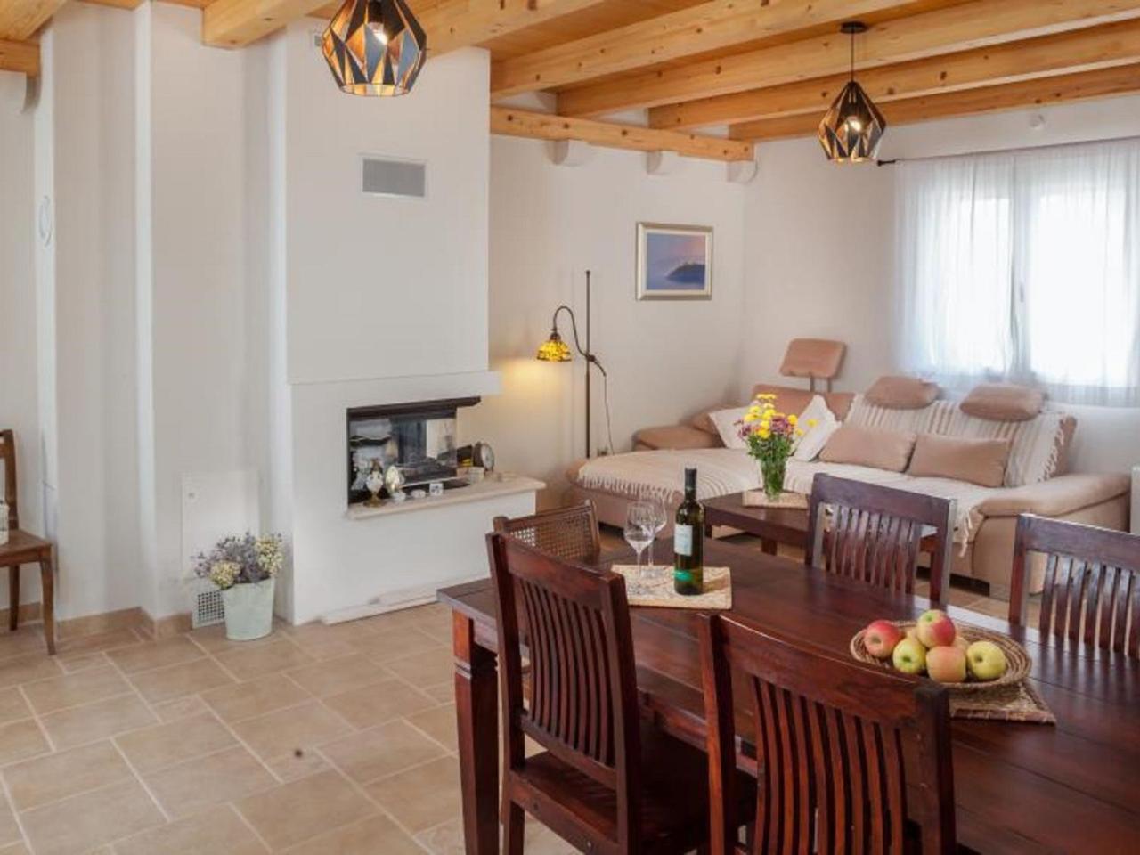 Luxurious Holiday Home In Makarska With Jacuzzi Eksteriør billede